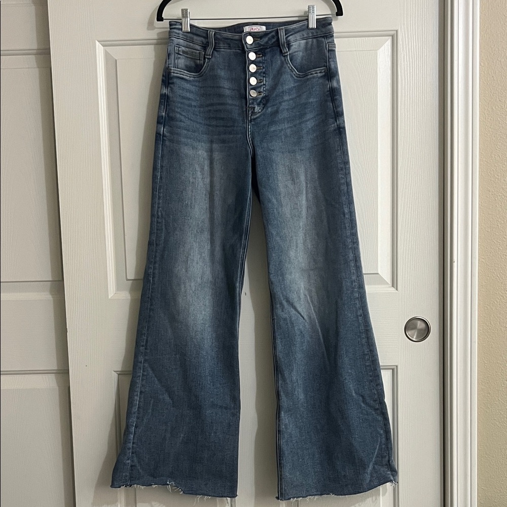 Chic High-Waisted Flare Jeans in Blue